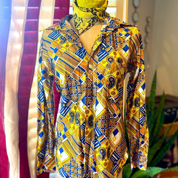 VTG Button Down Shirt - Picture 4 of 5